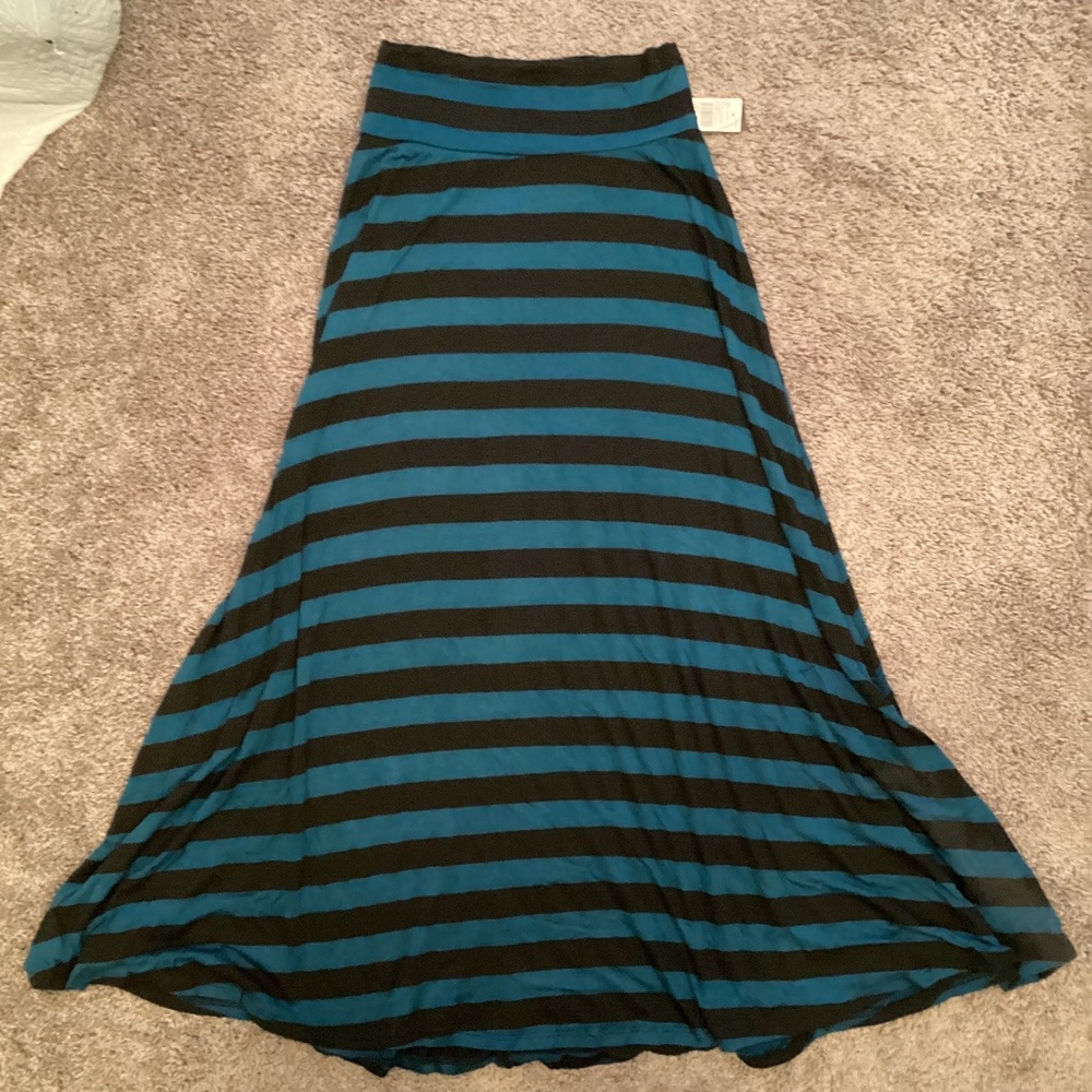 A.Byer Casual Long Skirt. Black & Blue Size Medium
